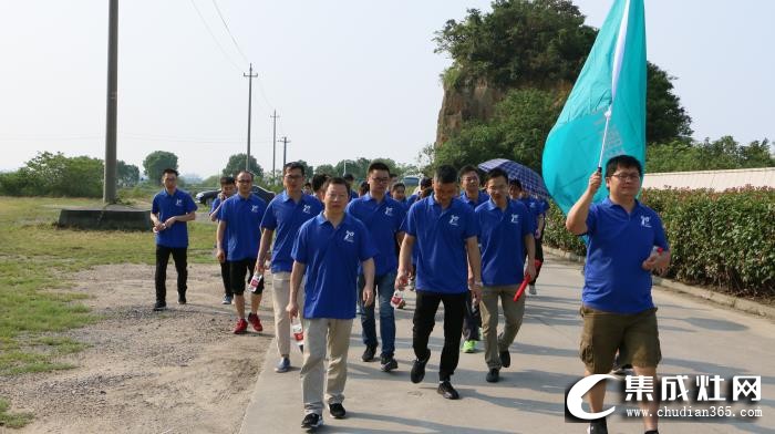 潮邦集成灶十周年團(tuán)建，徒步錢塘江走起！