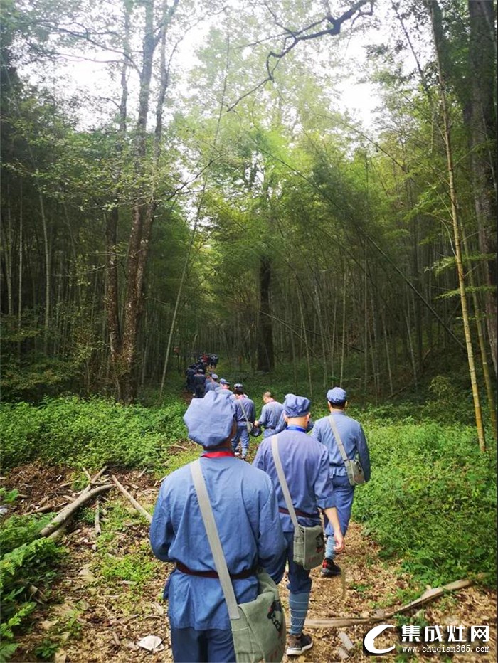 火星一號(hào)開(kāi)展“重走紅軍路”系列活動(dòng)，共同接受革命精神的洗禮