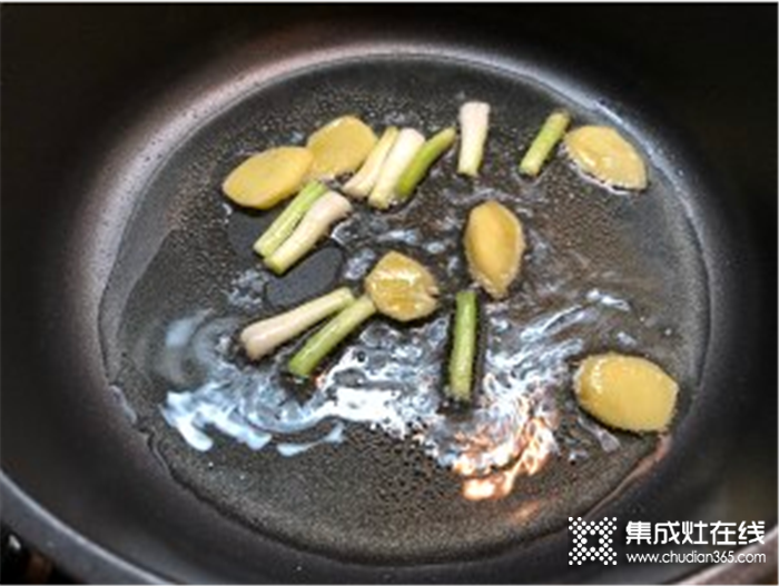 尼泰教你一道米飯殺手--家常版黃燜雞，鮮香可口回味無窮