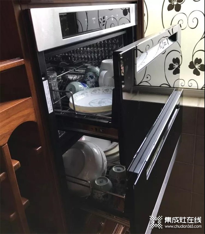 佳歌集成灶：長假逢秋雨，回家記得給餐具消消毒！